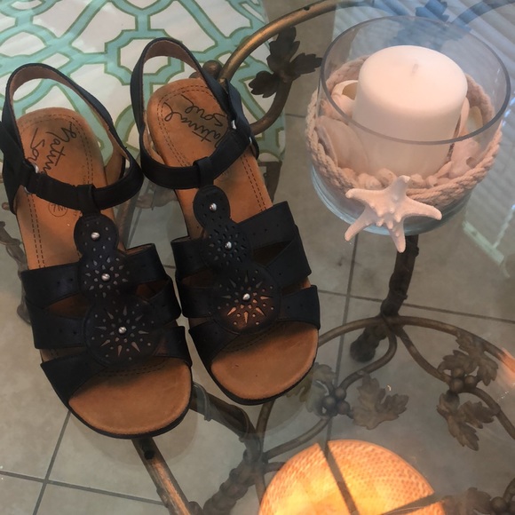 Natural Soul black leather comfort shoe. - Picture 2 of 8